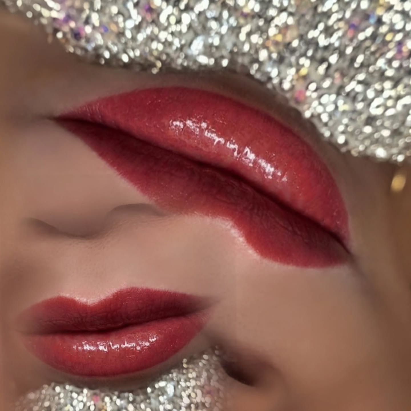 Lippen-Pigmentierung in Rot – Arbeit von La Belle Femme